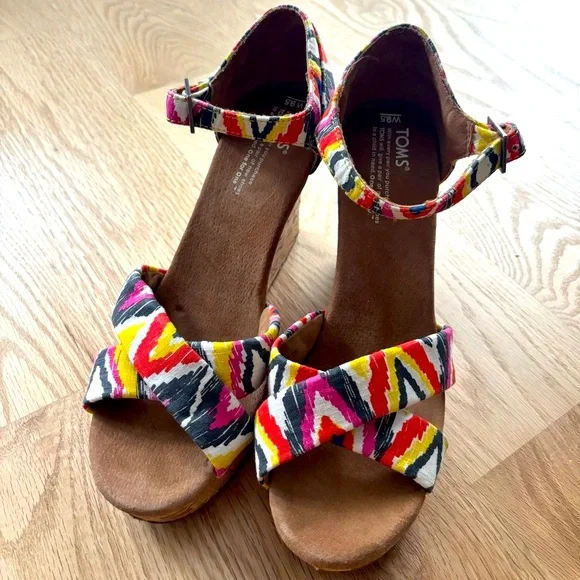 TOMS | Sienna Cork Wedge Sandals in Ikat Print - Picture 2 of 10